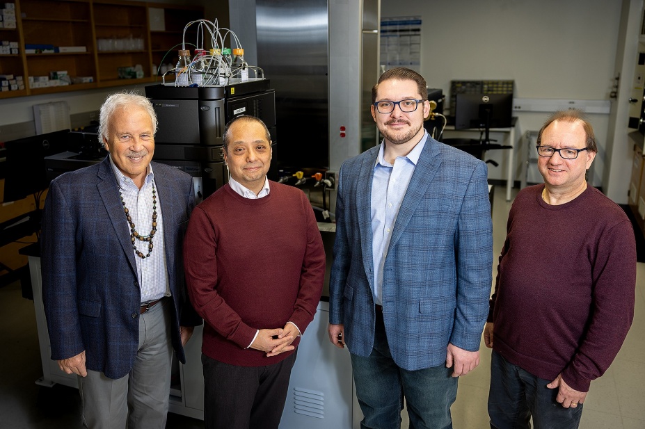 Team of UB researchers in lab who helped develop new class of HIV-fighting antibodies. 