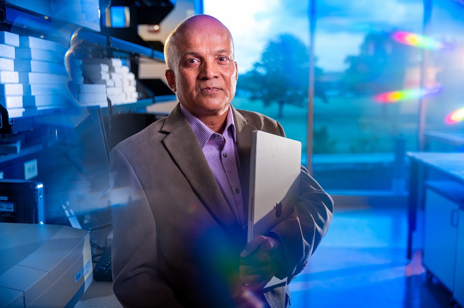 Murali Ramanathan, PhD in lab. 